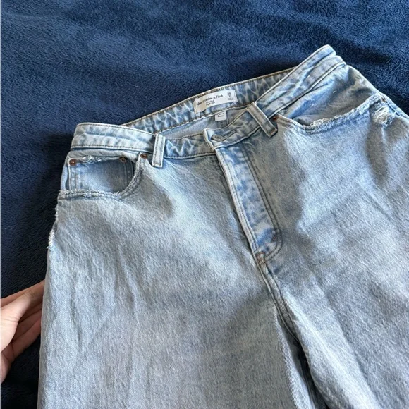 Abercrombie & Fitch Light High Rise Dad Jeans - Picture 4 of 6